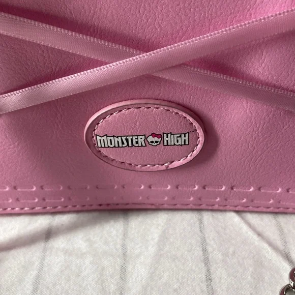 Monster High Draculaura Bow Crossbody Bag Pink Round Crossbody Bag Chain Strap - Picture 4 of 13